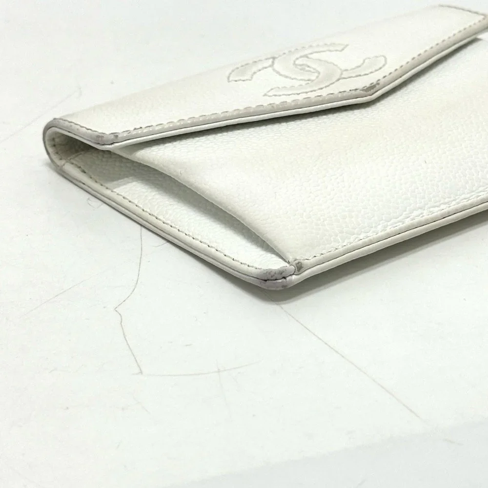 CHANEL Authentic White Caviar Leather Logo Wallet